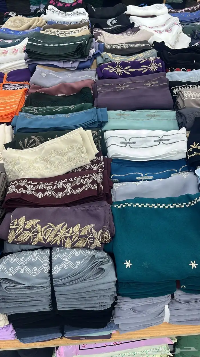 للبيع طرحات نسائية وعبايات نسائية جديدة 4