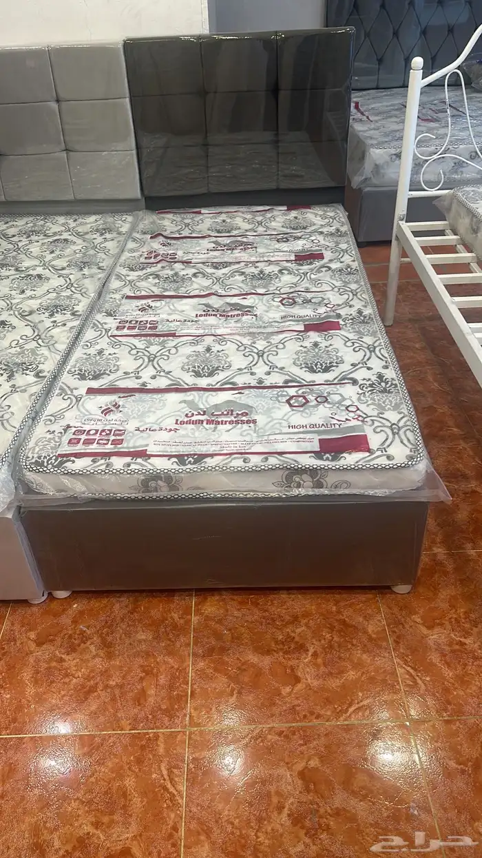 Brand new best wooden bed available with best quality 3