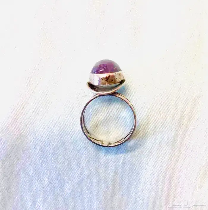 خاتم فضة عيار 925  بتصميم عصري بحجر الجمشت البنفسجي 1