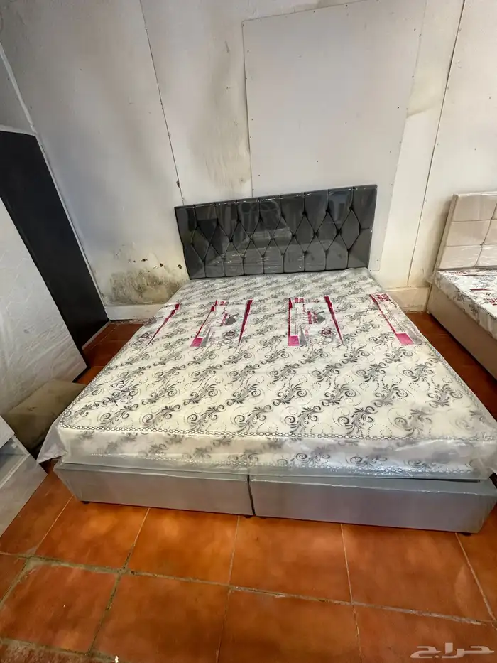 Brand new best wooden bed available with best quality 7