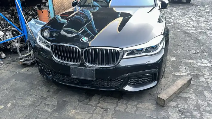 جميع قطع غيار بي ام دبليو اصلية 24