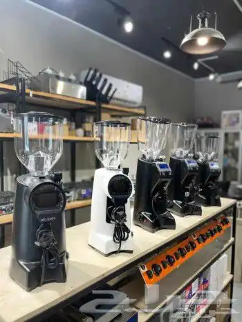 مكينة سلاش .ثلاجة عرض الحلا.وافل شوروز.طاحونة مالكونيق 3