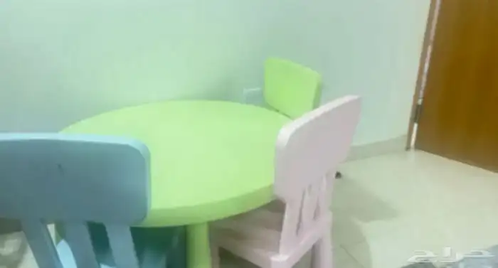 طاولة ايكيا و3 كرسي 1