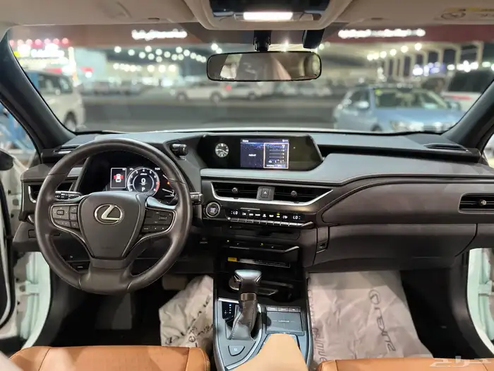 لكزس UX 2021 عداد 7 الاف سعودي 14