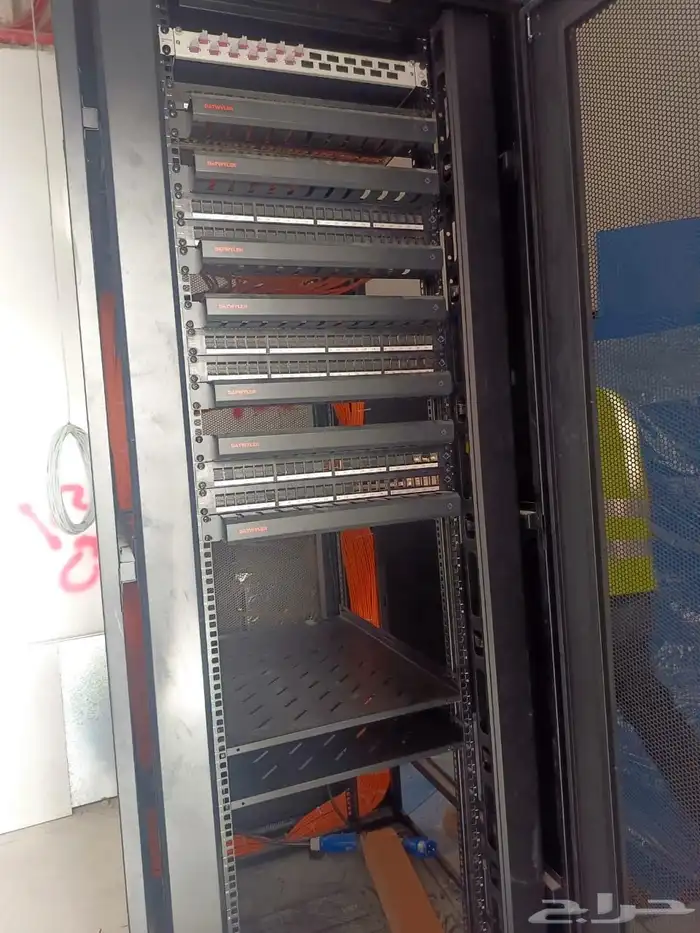 كاميرات مراقبة داتا سنتر سحب كابلات فايبر 9