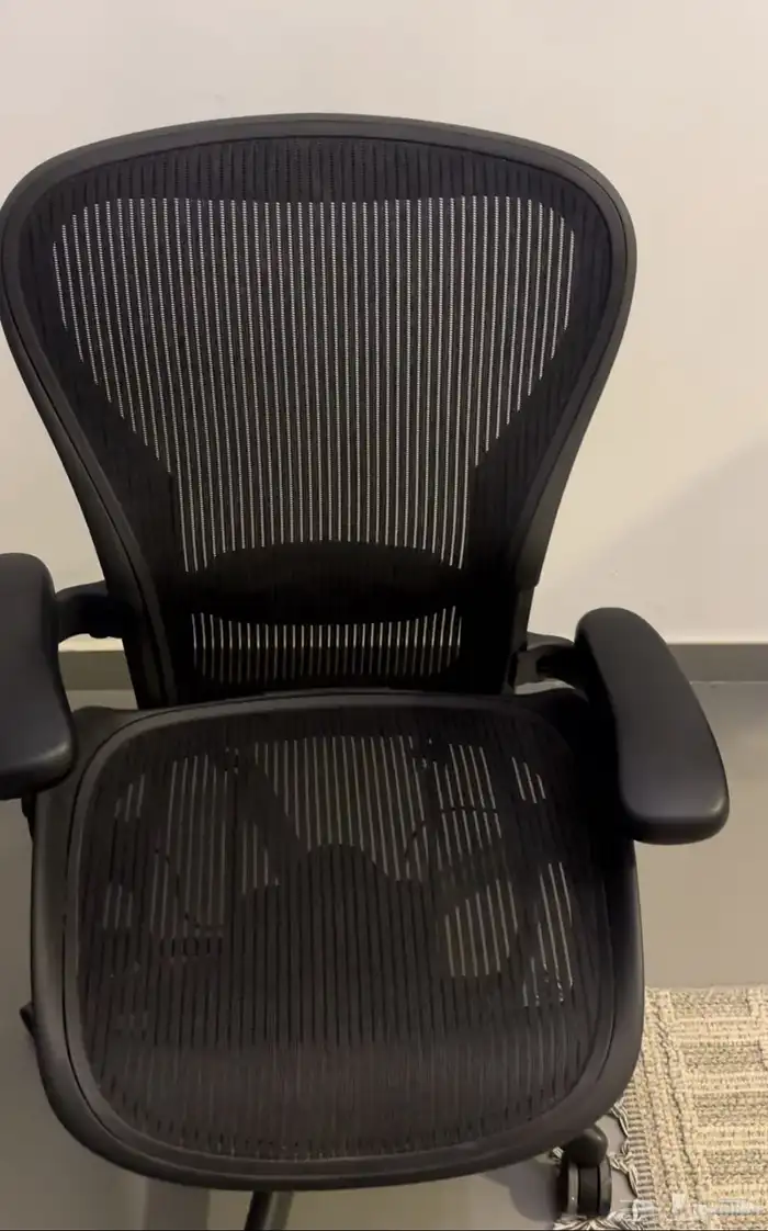 كرسي هيرمان ميلر 0