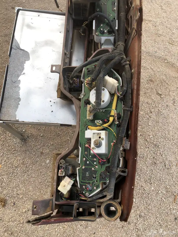 للبيع طبلون نيسان زد zx280 مع كامل اغراضه 9