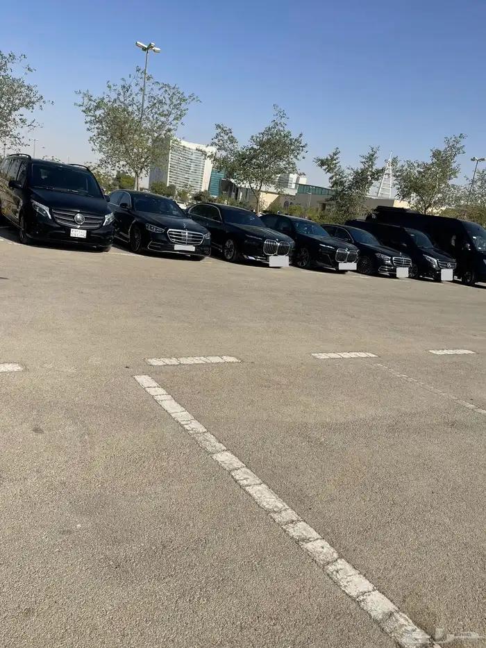 إيجار سيارة مع سائق مرسيدس فان 23 6