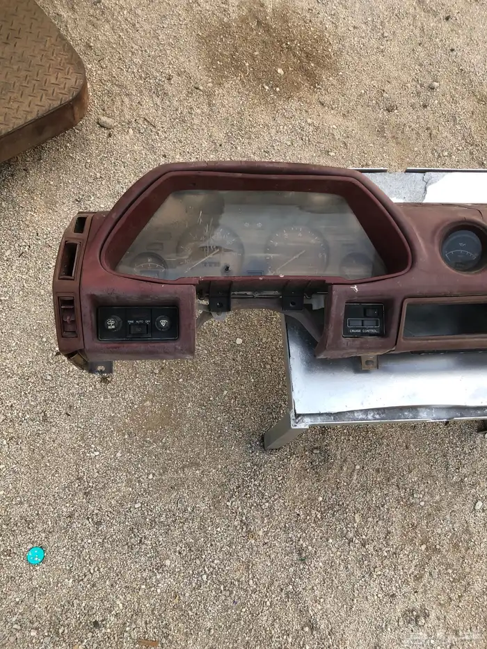 للبيع طبلون نيسان زد zx280 مع كامل اغراضه 0