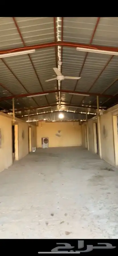 اسطبلين في ارضيه وحده للبيع 1
