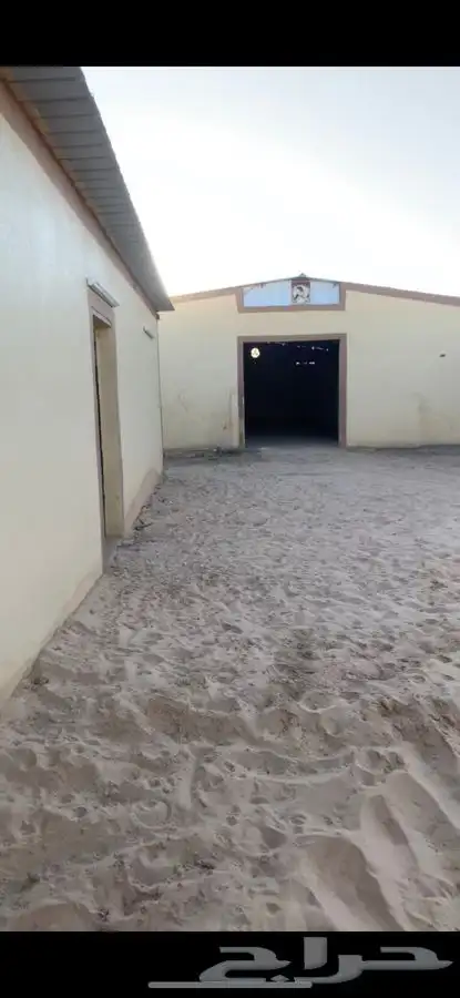 اسطبلين في ارضيه وحده للبيع 3