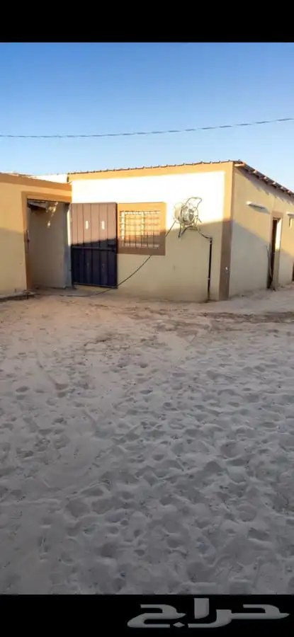 اسطبلين في ارضيه وحده للبيع 4