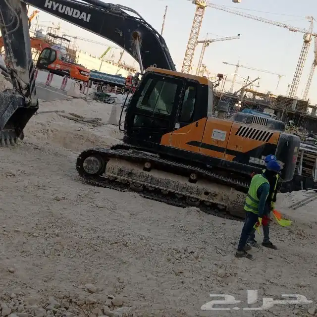بوكلين شيول قلاب للإيجار حفريات هدم ترحيل جدة 1