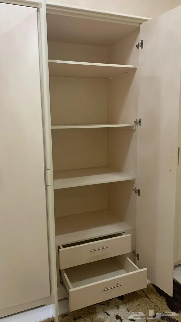 للبيع دولاب كبير 2