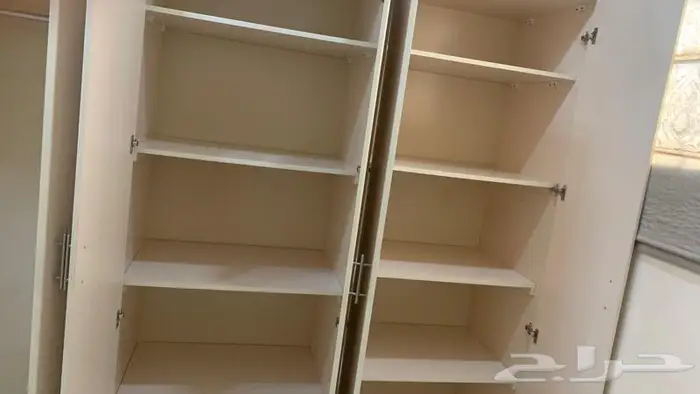 للبيع دولاب كبير 0