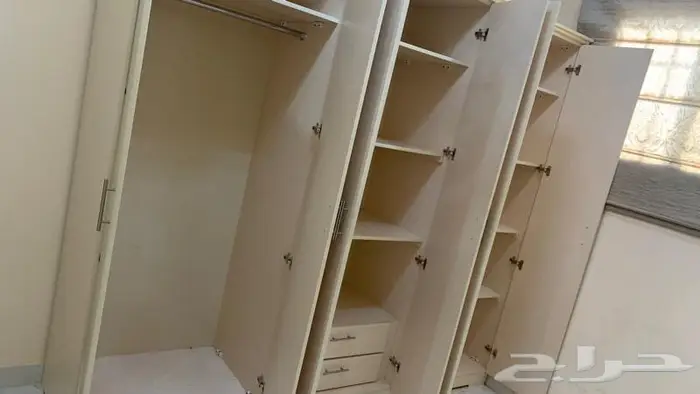 للبيع دولاب كبير 1