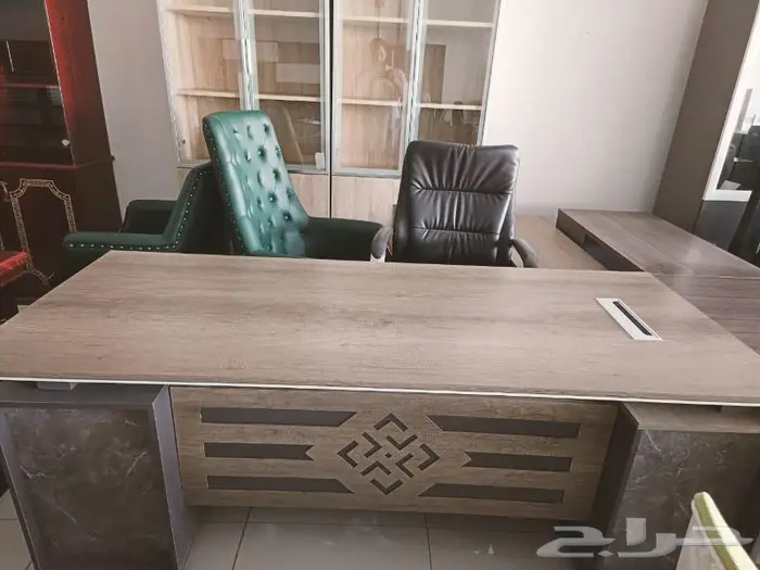 مكاتب مودرن وكراسي متحرك وثابت وطاولات ومكاتب مشتركه 35