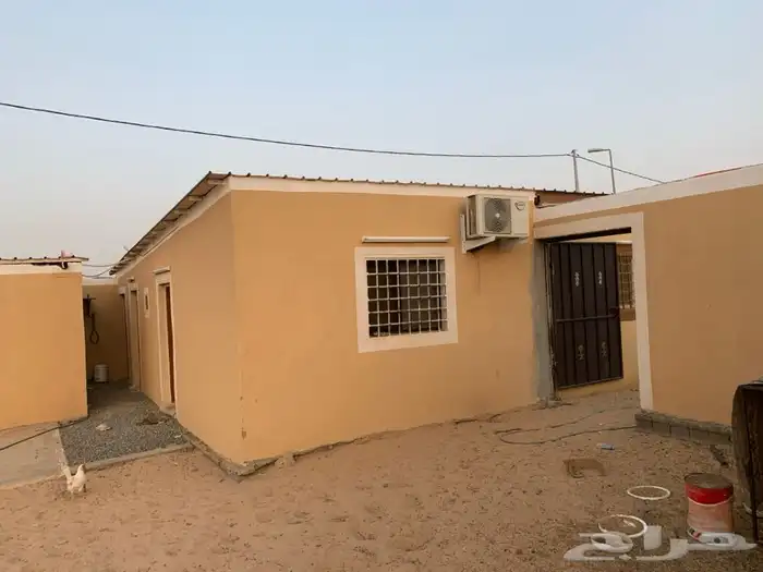 اسطبلين في ارضيه وحده للبيع 6