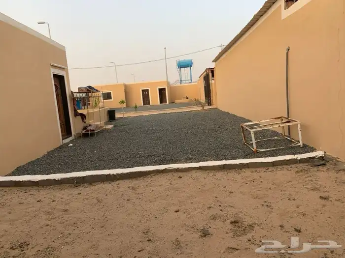 اسطبلين في ارضيه وحده للبيع 19