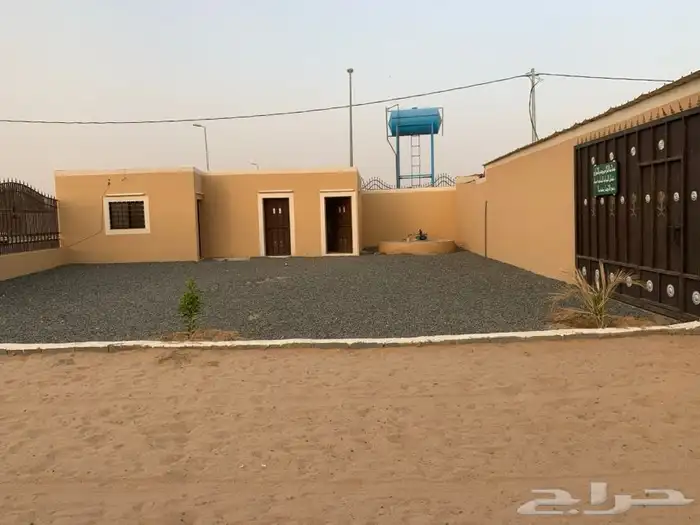 اسطبلين في ارضيه وحده للبيع 20