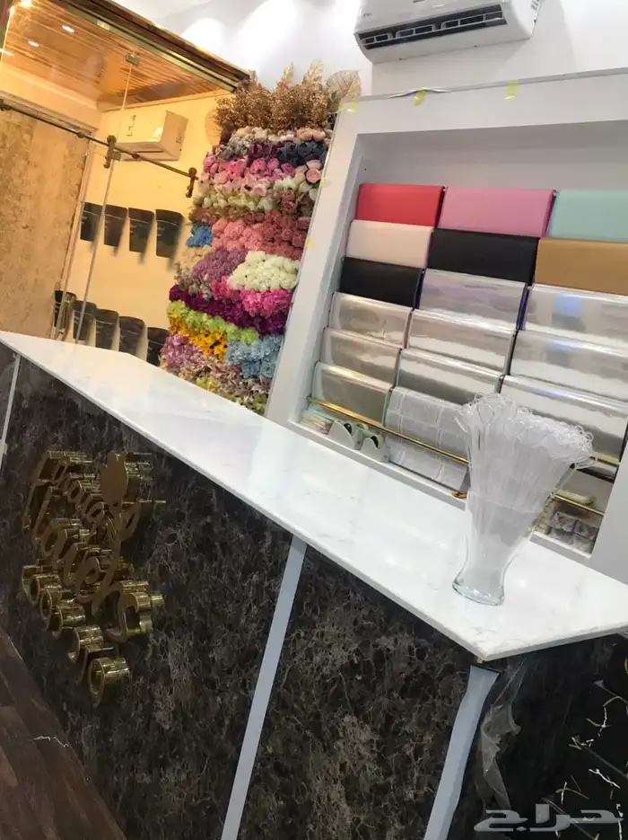 اغراض محل ورد للبيع للبيع بسعر مغري 8