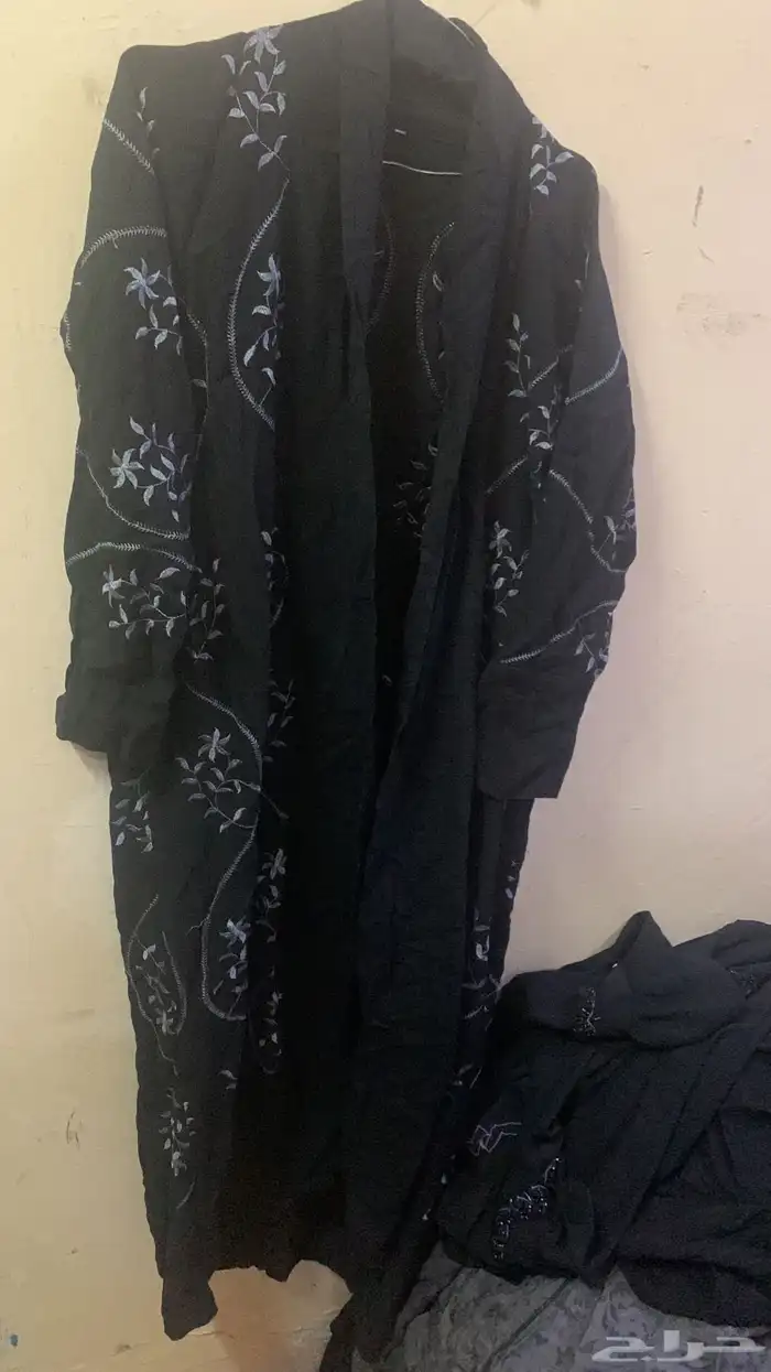 جلابيات وعبايات مستعملة جدا نضيفة واغلب برندات 75