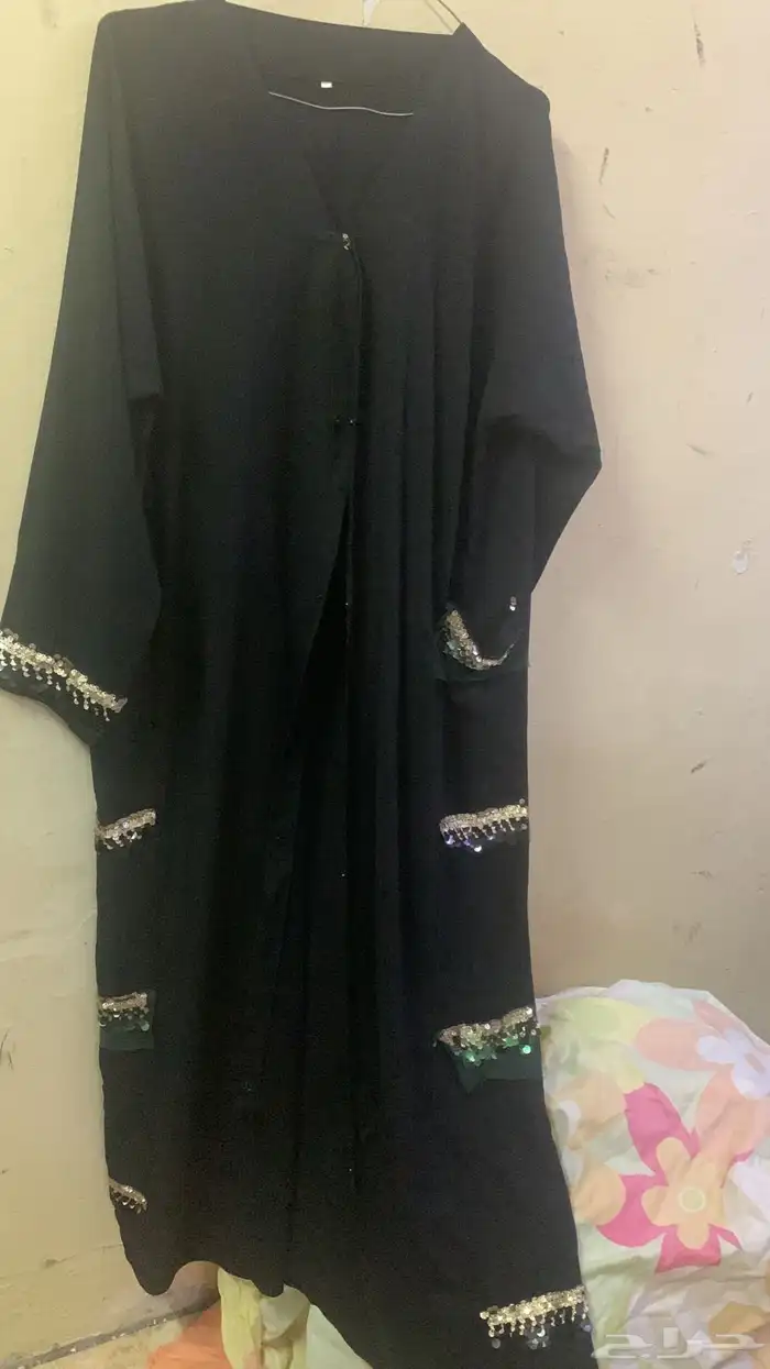 جلابيات وعبايات مستعملة جدا نضيفة واغلب برندات 84
