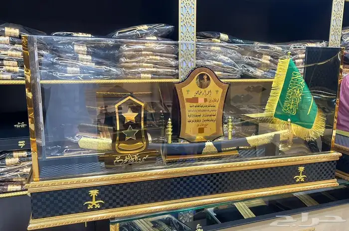 دروع تخرج ملازم طقم هدية تخرج كلية الامنية سيف بشت 12