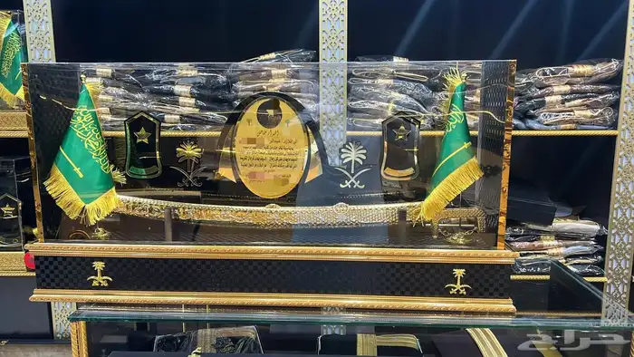 دروع تخرج ملازم طقم هدية تخرج ضباط بشت سيف 13