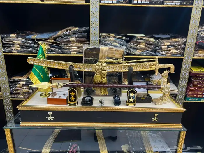 دروع تخرج ملازم طقم هدية تخرج كلية الامنية سيف بشت 8