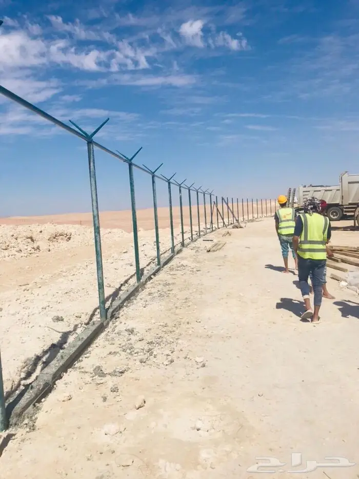نقوم بتوريد وتركيب جميع انواع الشبوك 5