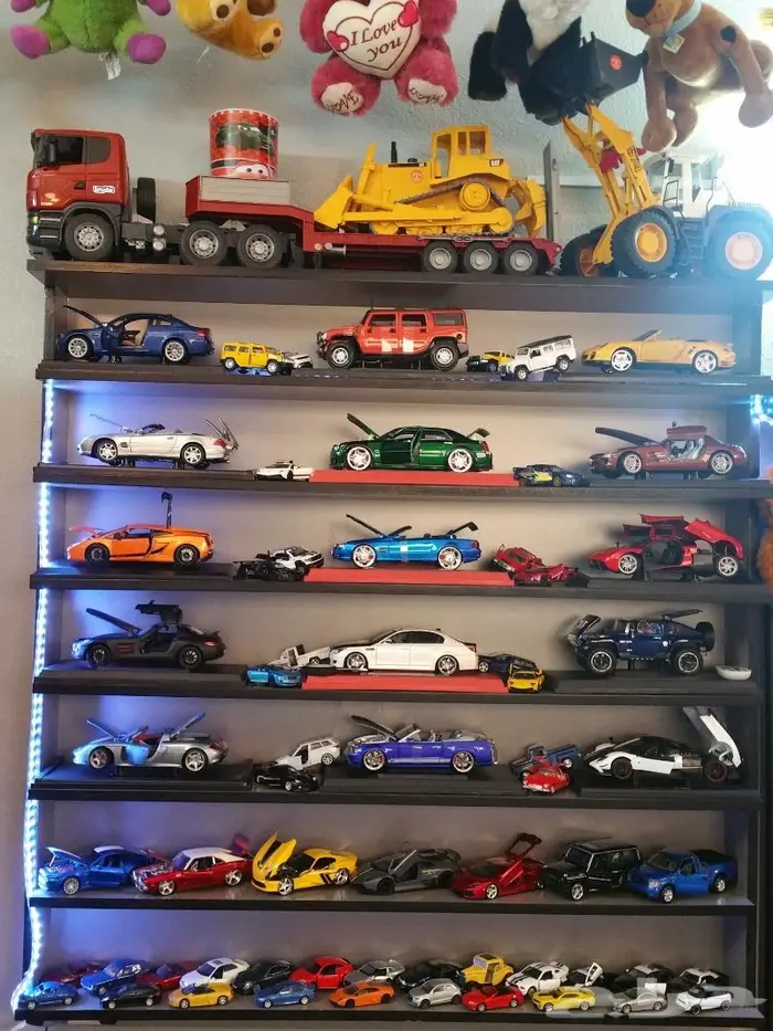 مجسمات سيارات حديد شبه جديدة_شاحنات وشيولاتbruder الألمانية 1