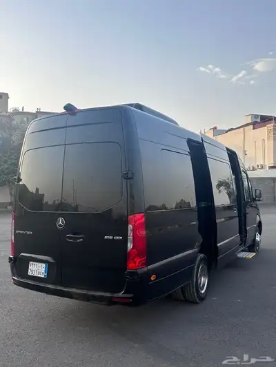 إيجار سيارة بالسائق مرسيدس فان 23 VIB 8