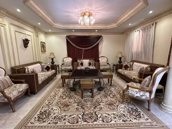 كنب فاخر طراز مغربي بطاولاته وزل فاخر وطاولة طعام من هوم 0