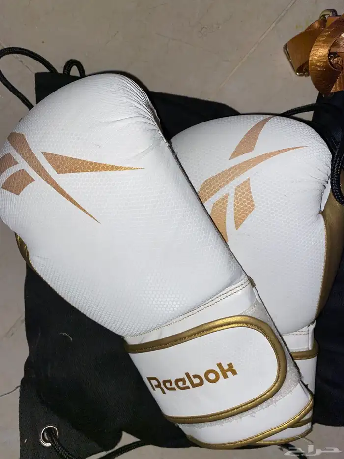 قفاز ملاكمه اصلي مافيه ولا خدش جديد ابي فيه 200 ريال 0