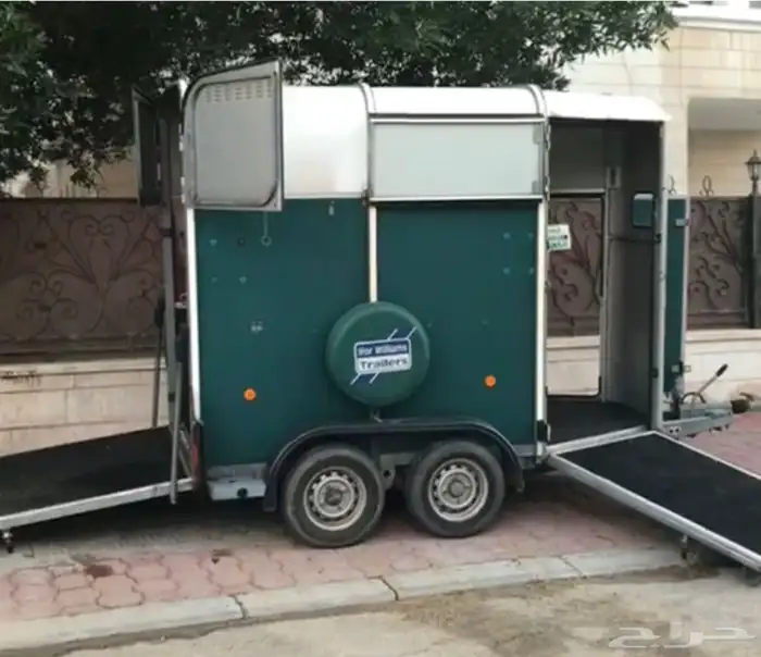 عربه لنقل الخيل 0