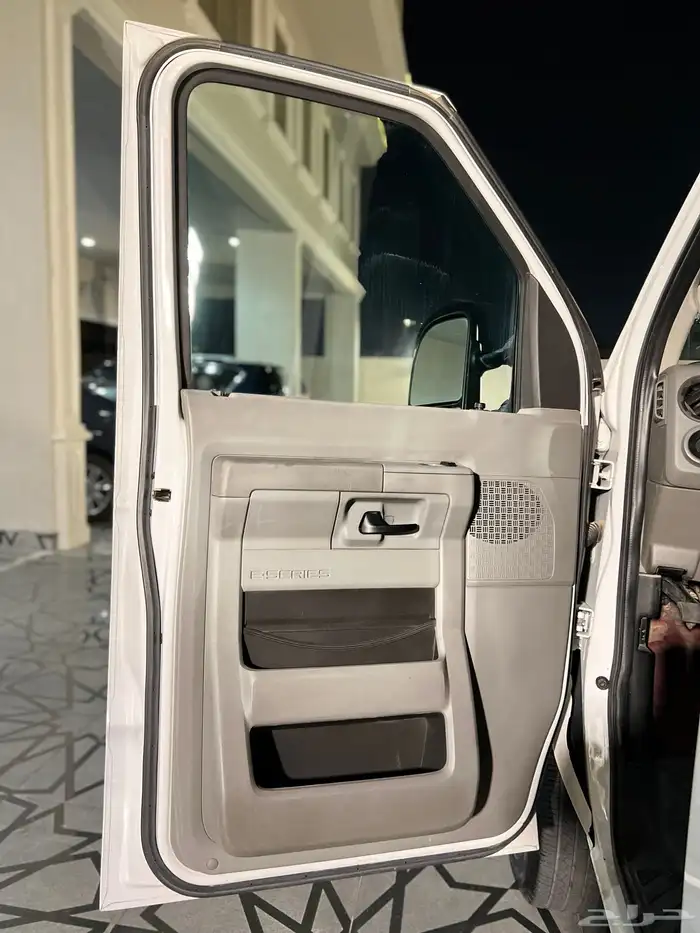 فورد 2013 فان E-350 مخصص لذوي الاحتياجات الخاصة(تم البيع). 17