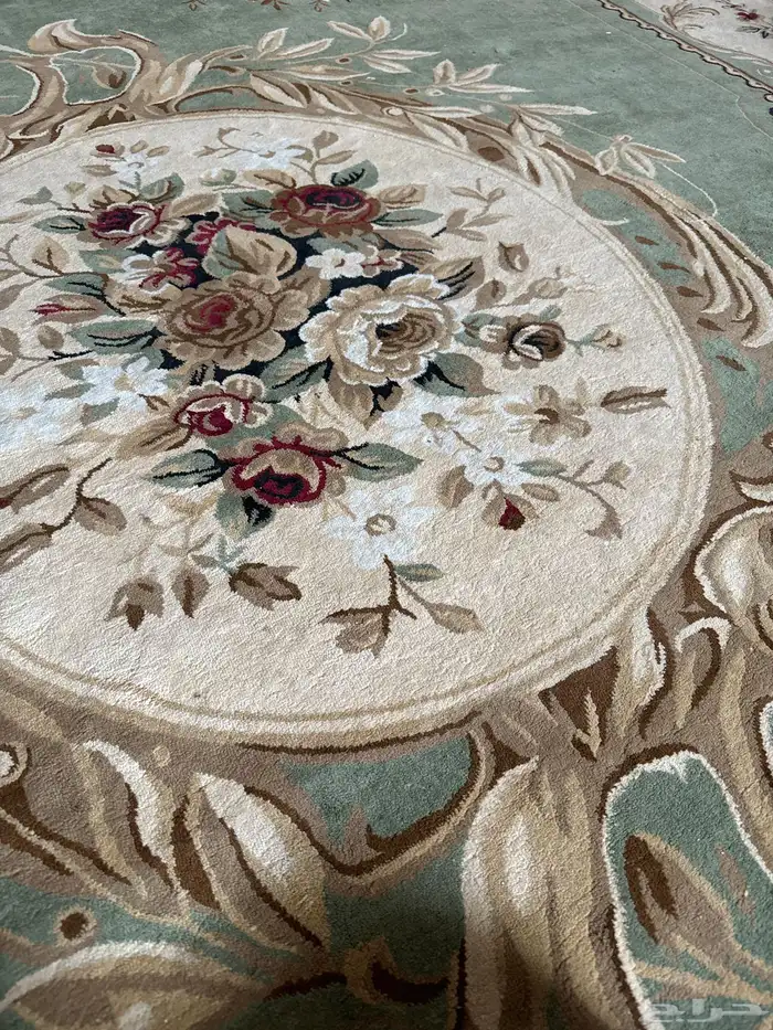 سجادة جميلة وكنها برواز 0