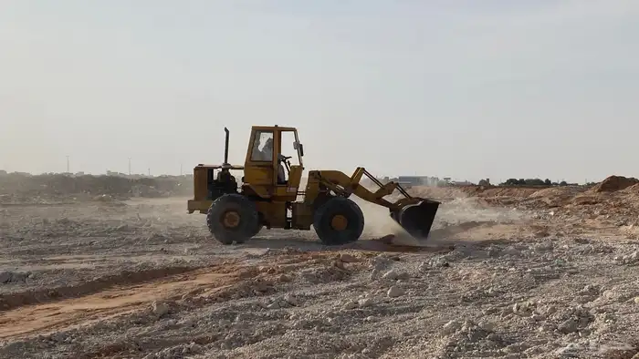 بوكلينات لهدم البيىت والمبني في حفر الباطن 6