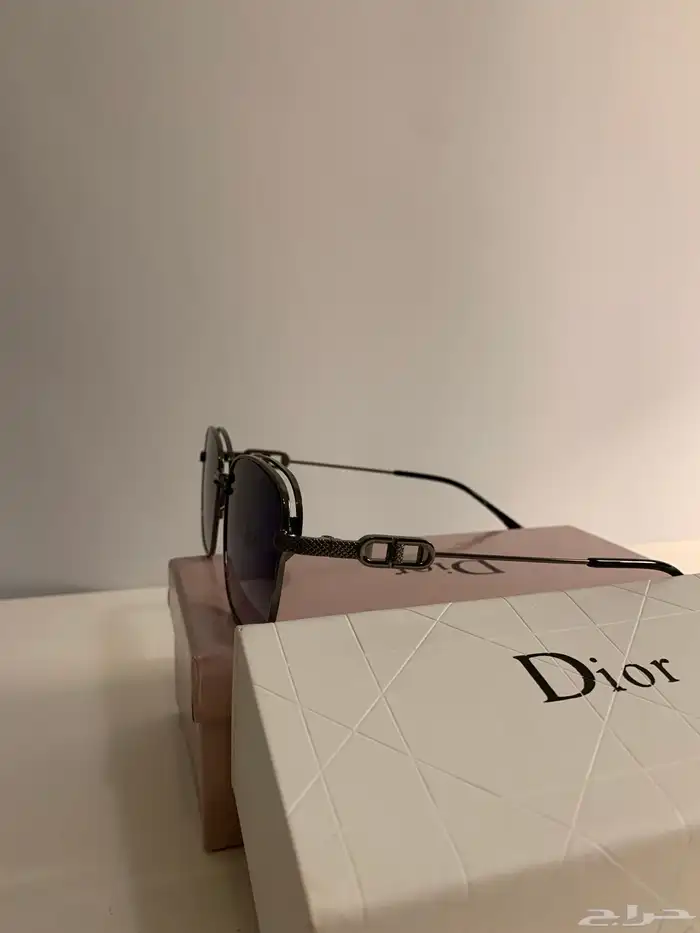 نظارات شمسية الواحده من 40 0