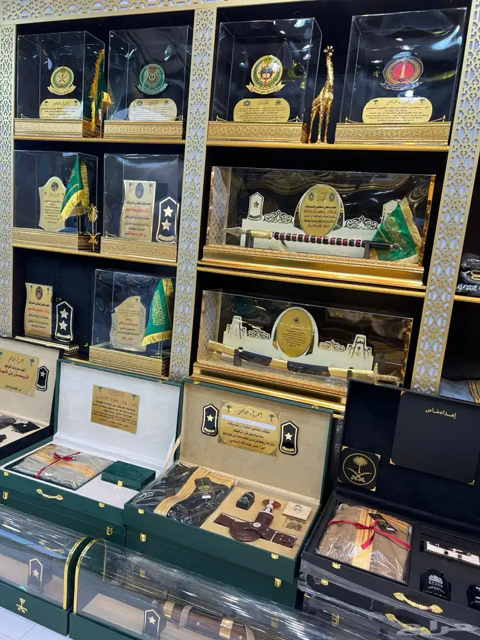 تخروج ملازم هدية ترقية درع سيف بشت جنبية عطر 18