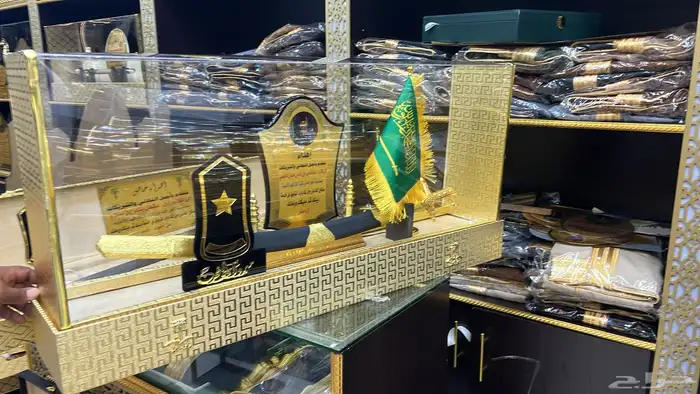 تخروج ملازم هدية ترقية درع سيف بشت جنبية عطر 5