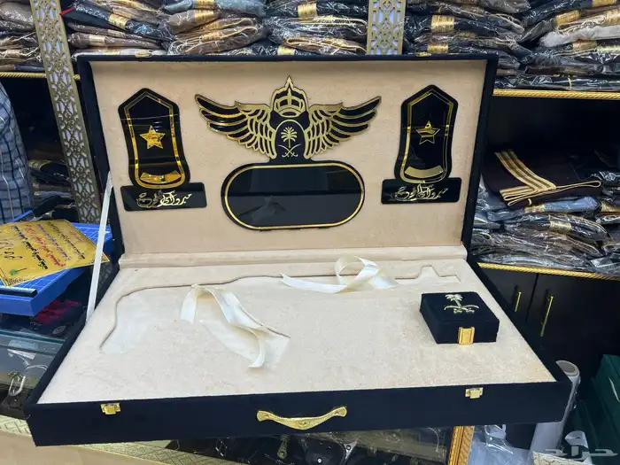 تخروج ملازم هدية ترقية درع سيف بشت جنبية عطر 8