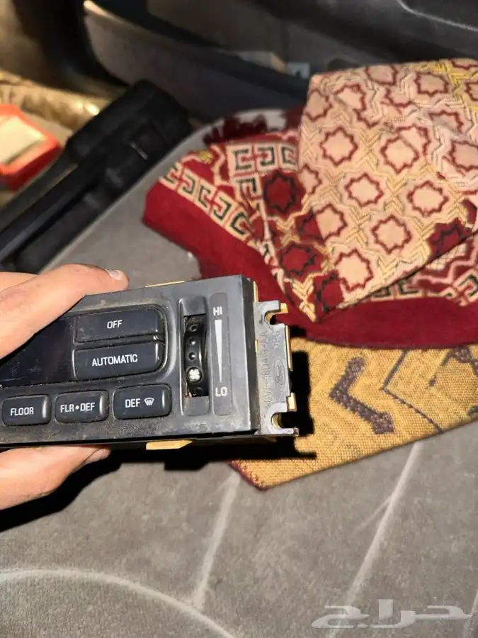 للبيع عواكس فورد فكتوريا 97 وكالة وقطع اصلية 12
