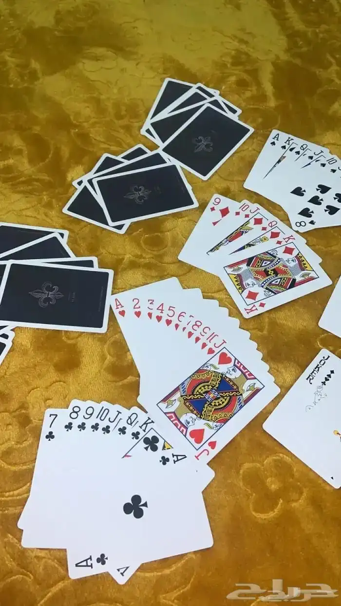 ورقة لعب بلون 8