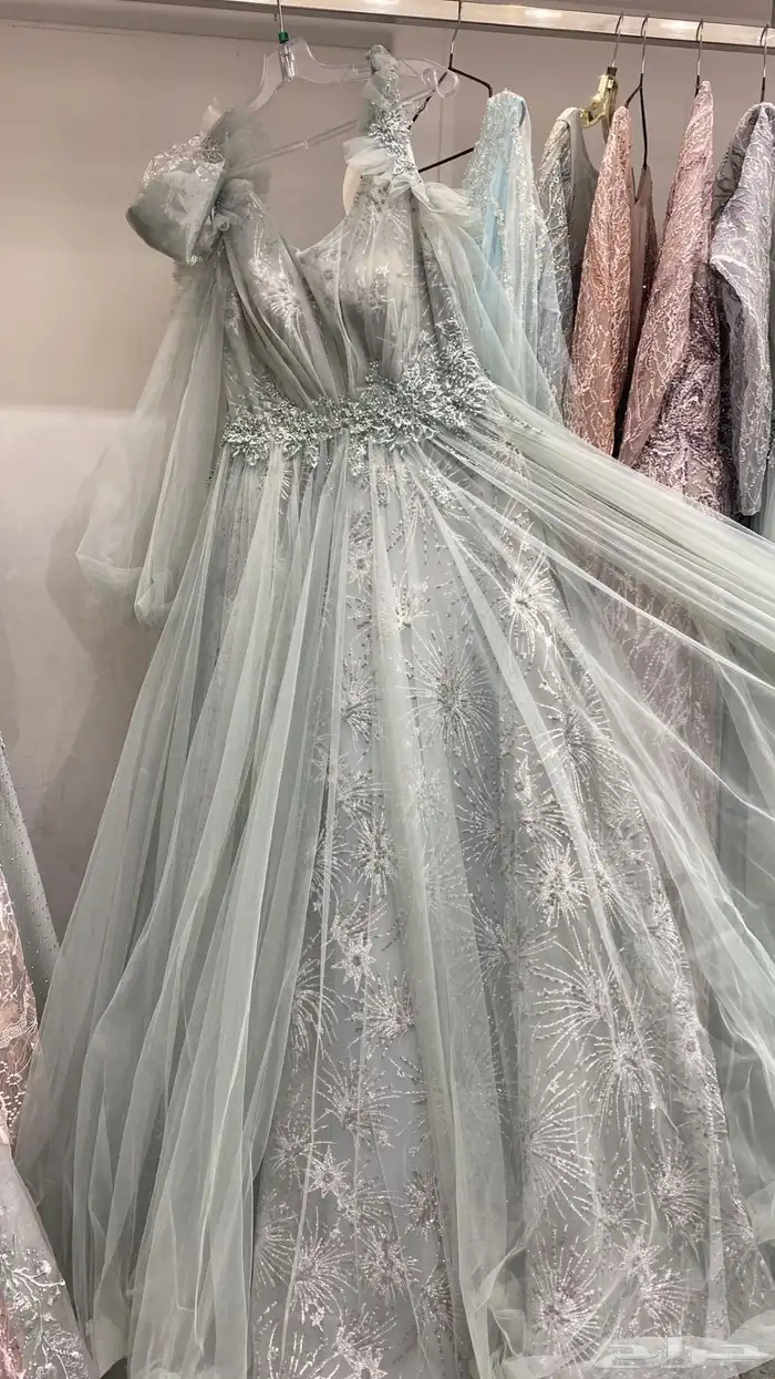 فستان راقي جميل ينفع لحفلة او ملكة مستخدم مرة وحدة 6