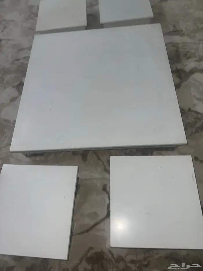 طاولات مجلس ارضية لونها ابيض خشب 3