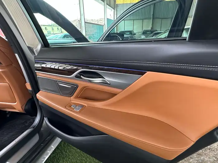 بي أم دبليو كت أم 740 م 2018تم البيع 40