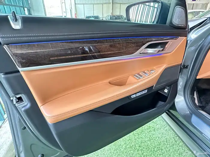 بي أم دبليو كت أم 740 م 2018تم البيع 17