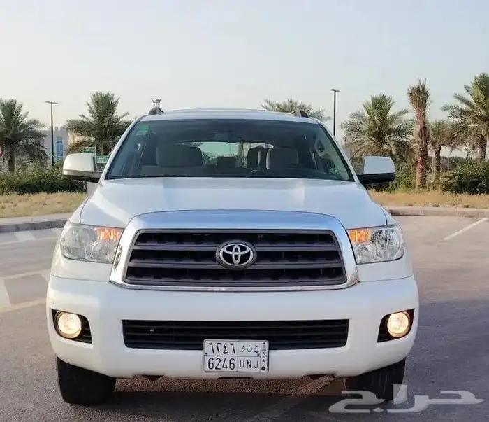 معرض الوسام الجديد للسيارات المتميزه ونادره بالجبيل 40